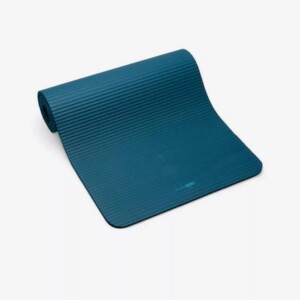 تمارين البيلاتيس (Pilates): ما هي ؟ كيف تعمل ؟ و هل هي مفيدة ؟ 3 Pilates Mat او السجادة الخاصة بتمارين البيلاتيس و هي مشابهة بشكل كبير لتلك المستخدمة في تمارين اليوغا .
